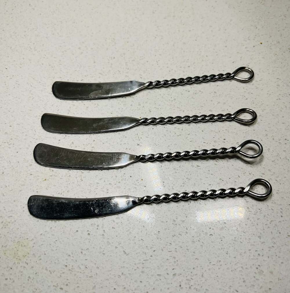 Butter Spreader Knives Set of 4 Twisted Loop Handles Silver Tone 7”